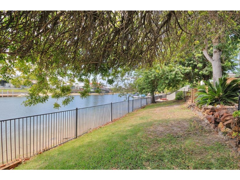 19 Maureen Court, Broadbeach Waters QLD 4218
