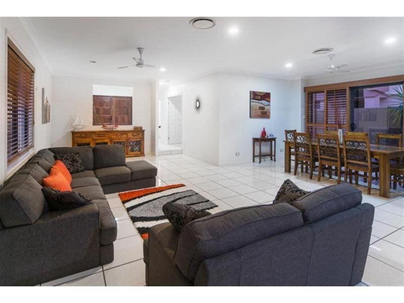 516 Oyster Cove Promenade, Helensvale QLD 4212