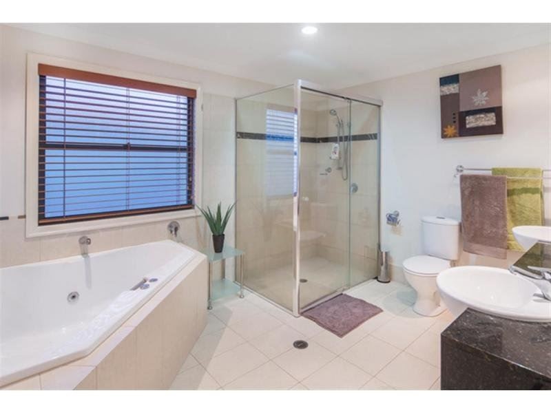 516 Oyster Cove Promenade, Helensvale QLD 4212