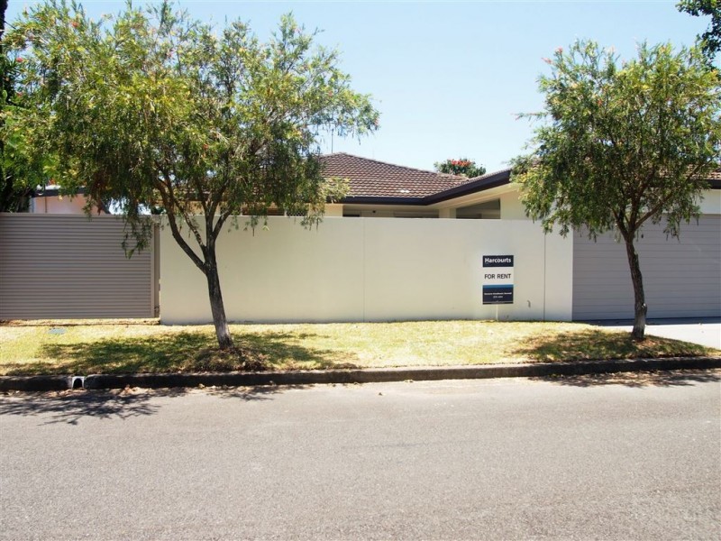 4 Boongala Road, Broadbeach Waters QLD 4218