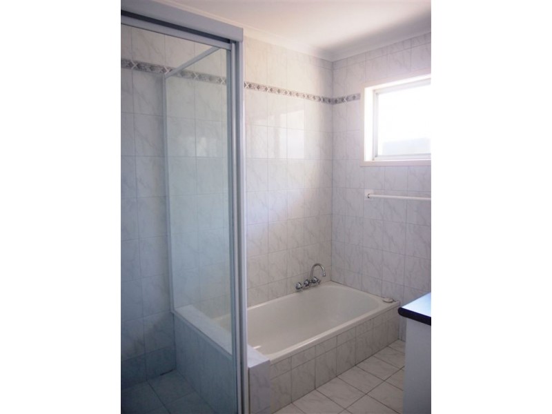 4 Boongala Road, Broadbeach Waters QLD 4218