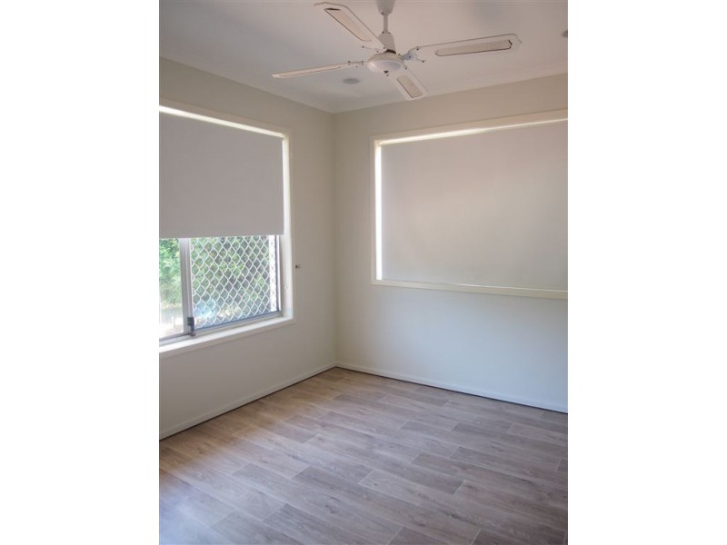 4 Boongala Road, Broadbeach Waters QLD 4218