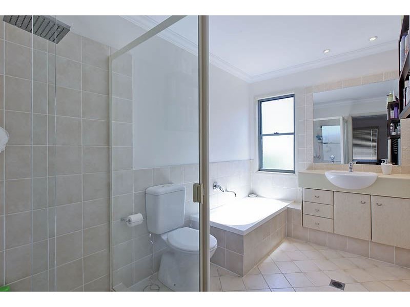 20 Fairway Drive, Clear Island Waters QLD 4226