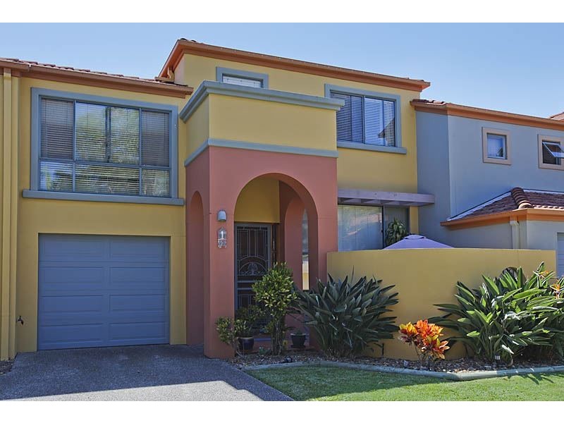 20 Fairway Drive, Clear Island Waters QLD 4226