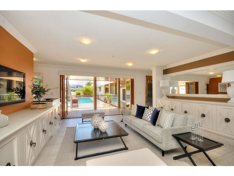 42 Cabana Boulevard, Benowa Waters QLD 4217