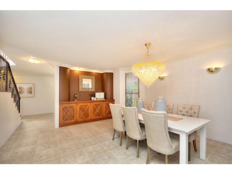 42 Cabana Boulevard, Benowa Waters QLD 4217