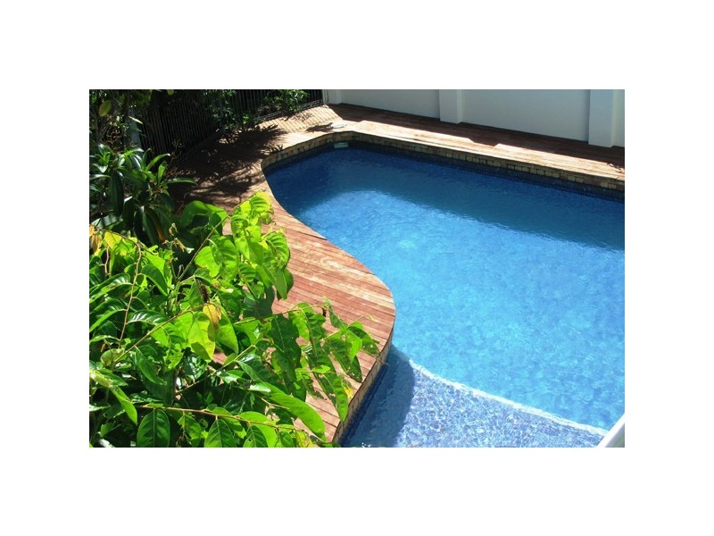 8 Aran Court, Sorrento QLD 4217