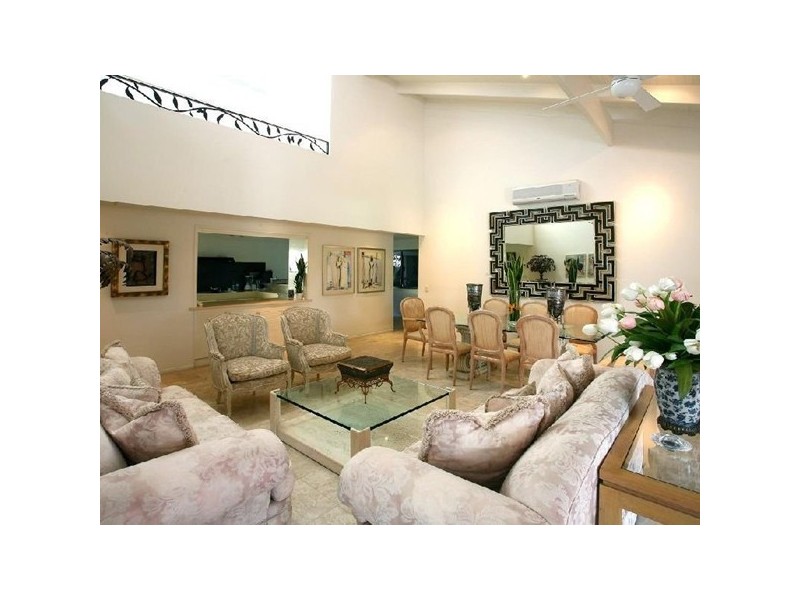 8 Aran Court, Sorrento QLD 4217