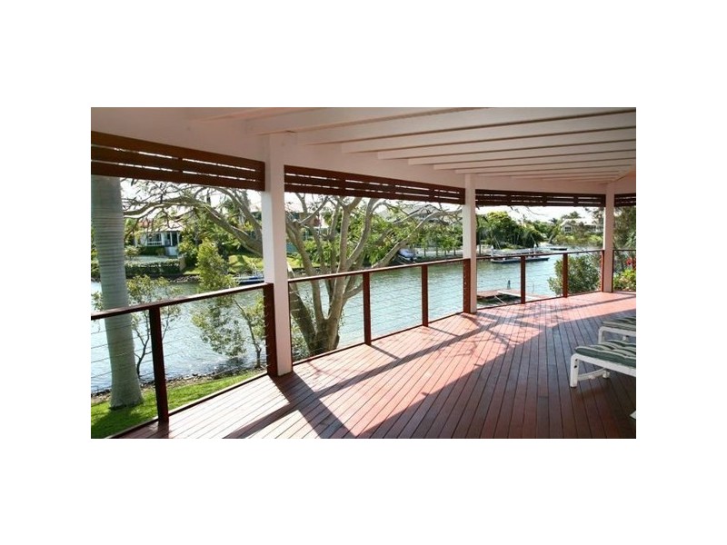 8 Aran Court, Sorrento QLD 4217