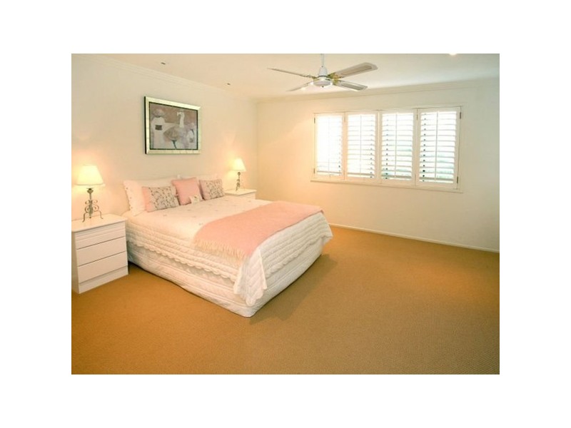 8 Aran Court, Sorrento QLD 4217