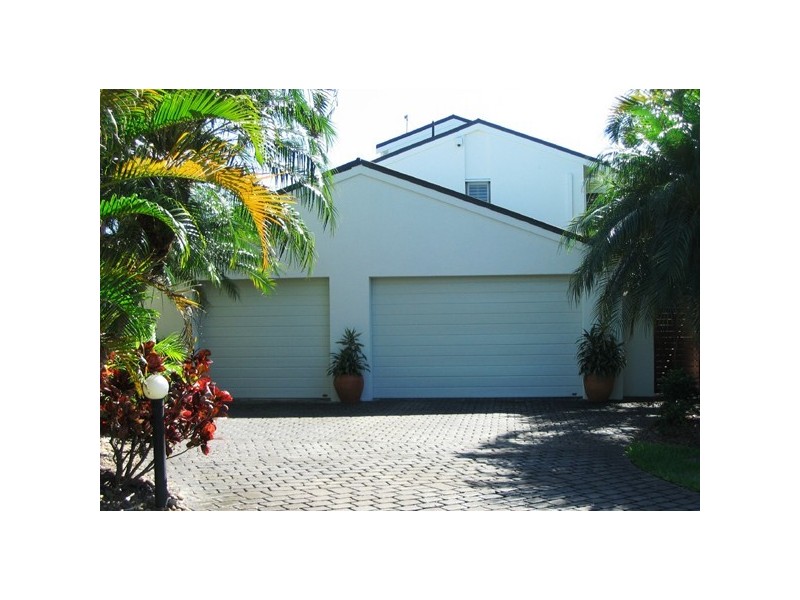 8 Aran Court, Sorrento QLD 4217
