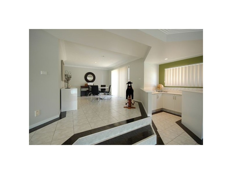 7 Karabella Court, Mermaid Waters QLD 4218