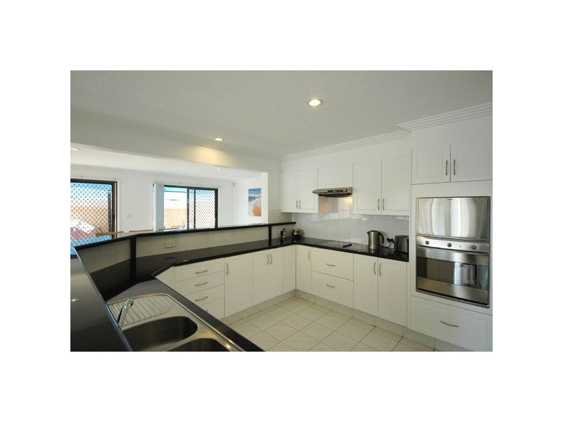 7 Karabella Court, Mermaid Waters QLD 4218