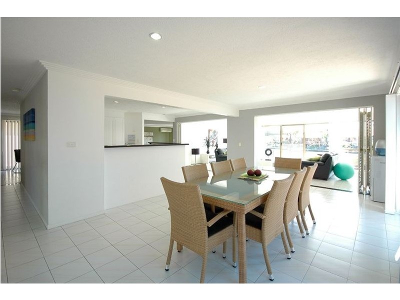 7 Karabella Court, Mermaid Waters QLD 4218