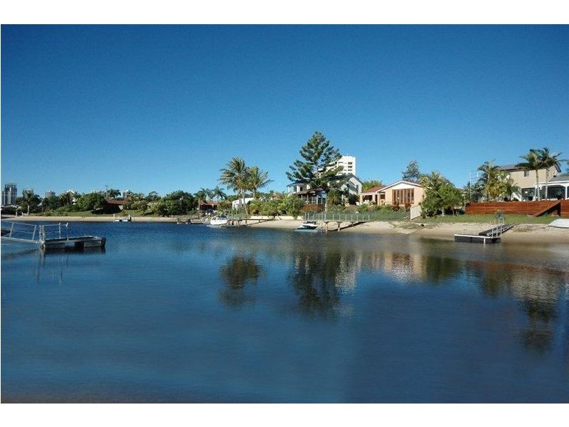 40 Cocos Crescent, Broadbeach Waters QLD 4218