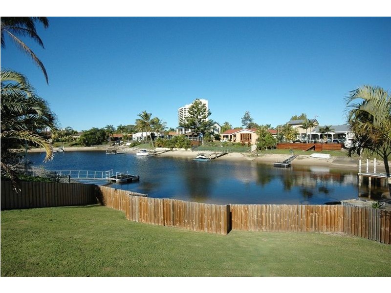 40 Cocos Crescent, Broadbeach Waters QLD 4218