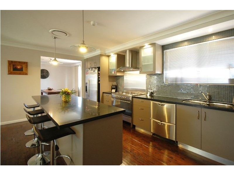 40 Cocos Crescent, Broadbeach Waters QLD 4218