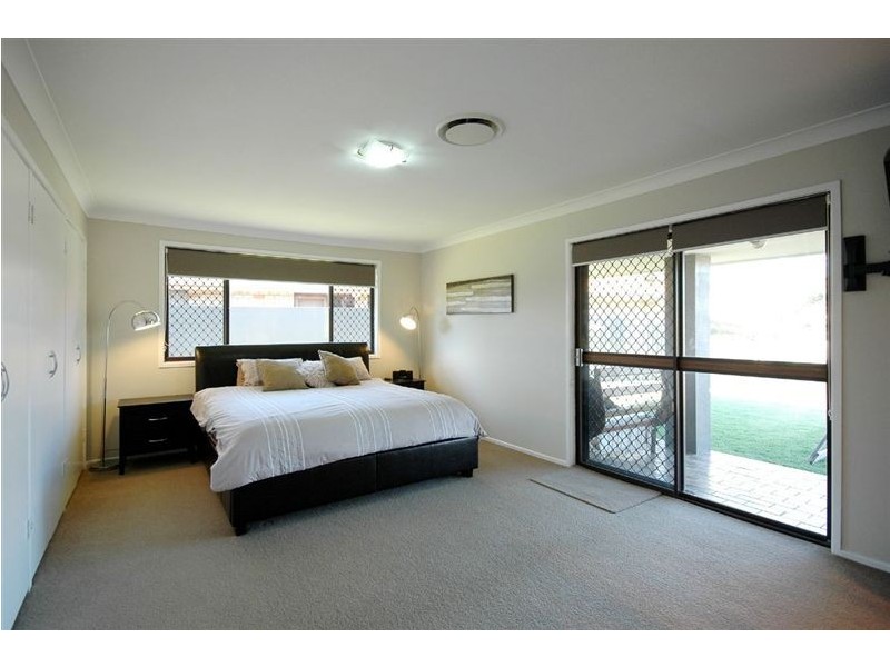 40 Cocos Crescent, Broadbeach Waters QLD 4218