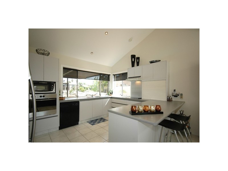 32 Conifer Crescent, Broadbeach Waters QLD 4218