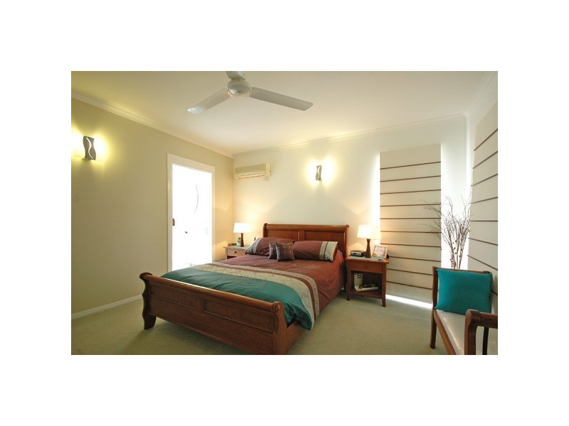 32 Conifer Crescent, Broadbeach Waters QLD 4218