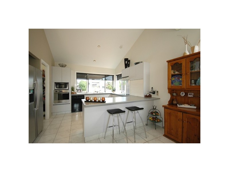 32 Conifer Crescent, Broadbeach Waters QLD 4218
