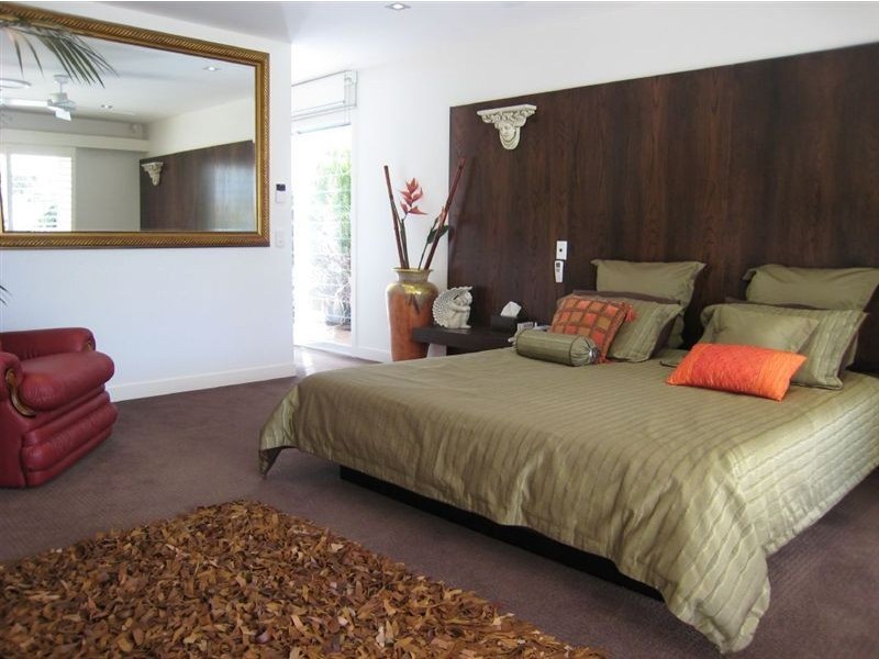 3 Drayton Terrace, Mermaid Waters QLD 4218