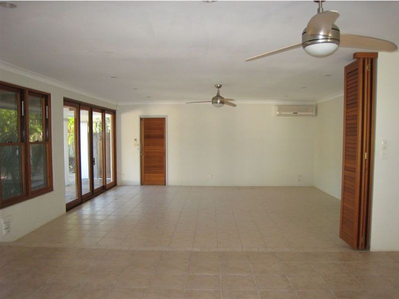 341 Monaco Street, Broadbeach Waters QLD 4218