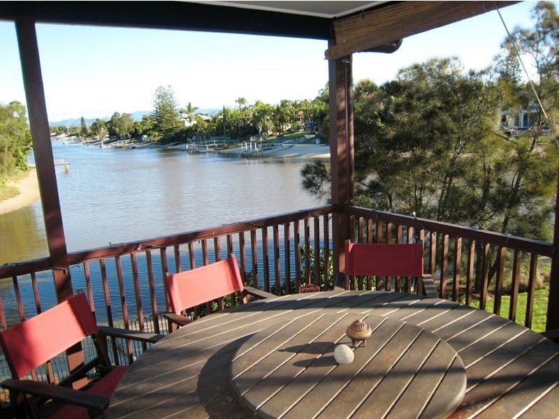 76 Poinciana Boulevard, Broadbeach Waters QLD 4218