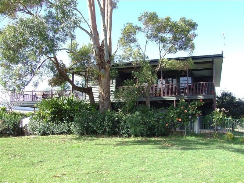 76 Poinciana Boulevard, Broadbeach Waters QLD 4218