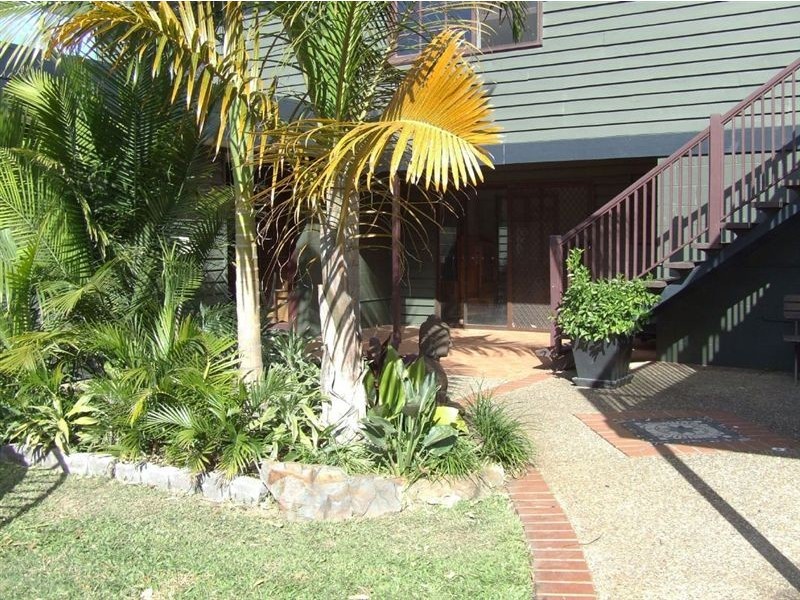 76 Poinciana Boulevard, Broadbeach Waters QLD 4218