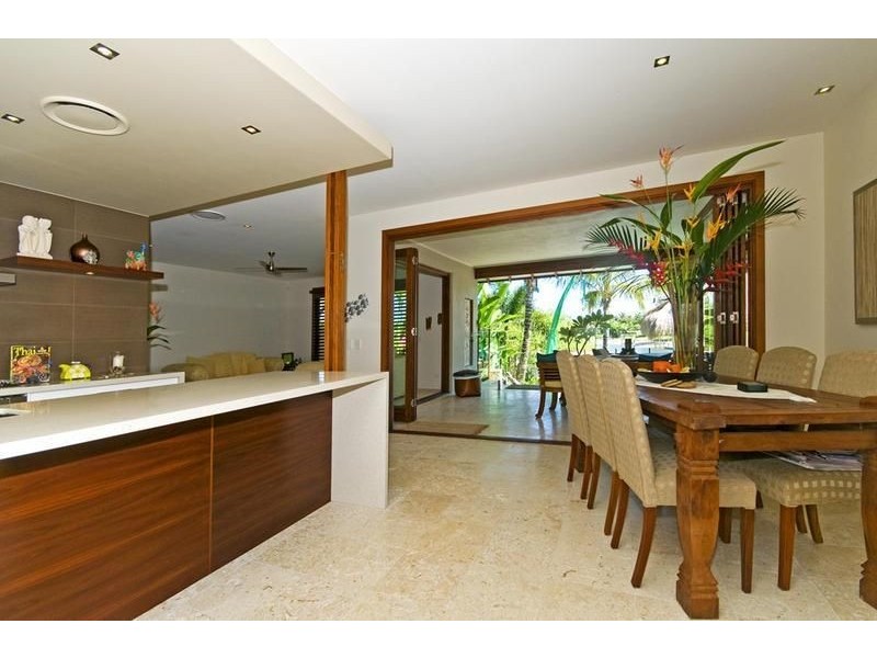 9 Savoy Drive, Broadbeach Waters QLD 4218