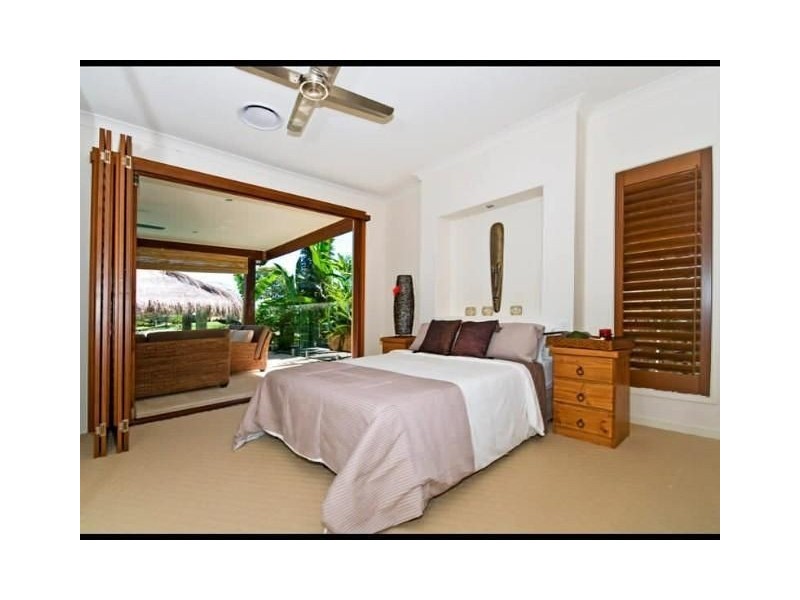 9 Savoy Drive, Broadbeach Waters QLD 4218