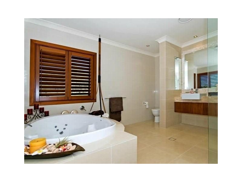 9 Savoy Drive, Broadbeach Waters QLD 4218