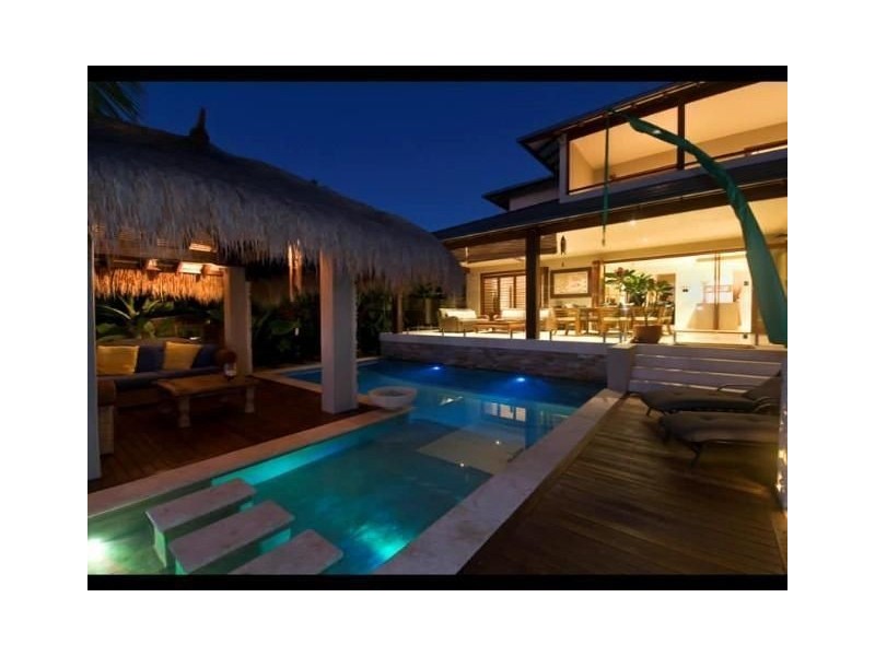 9 Savoy Drive, Broadbeach Waters QLD 4218