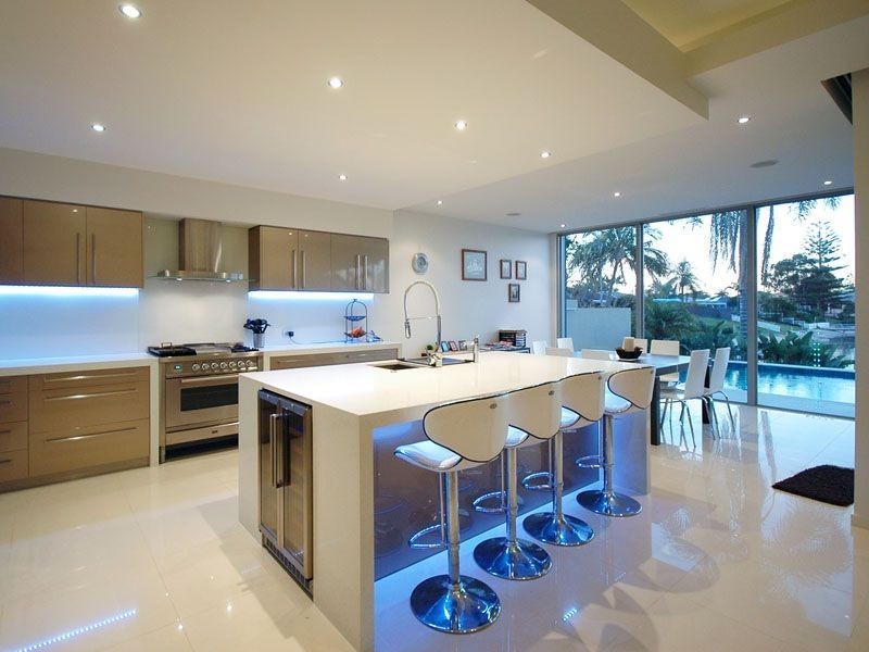 69 T E Peters Drive, Broadbeach Waters QLD 4218