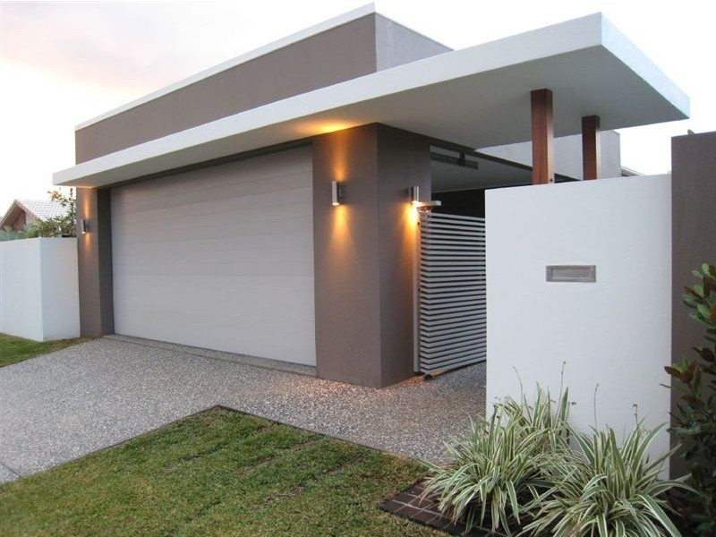 15 Bombala Street, Broadbeach Waters QLD 4218