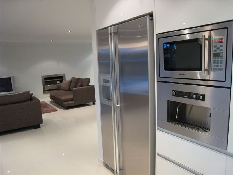 15 Bombala Street, Broadbeach Waters QLD 4218