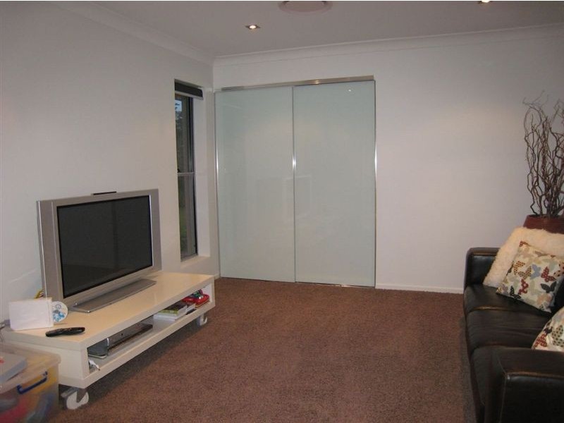 15 Bombala Street, Broadbeach Waters QLD 4218