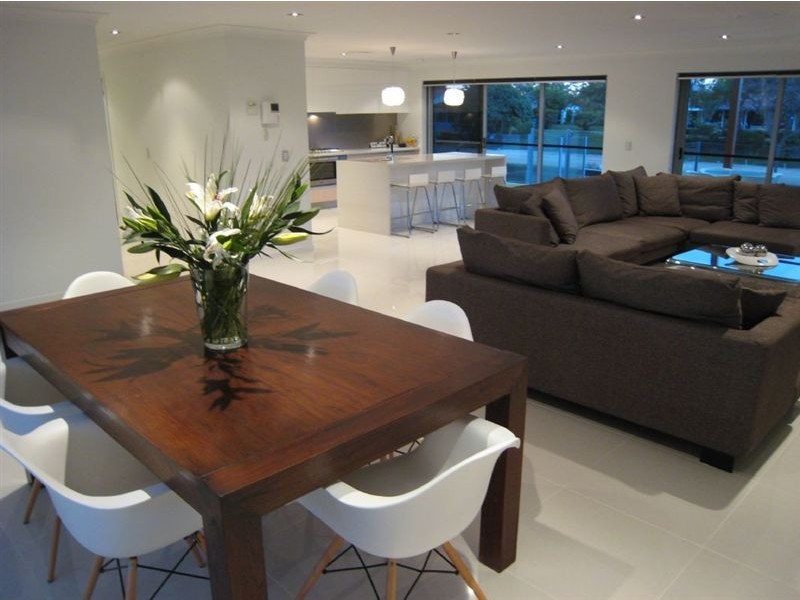 15 Bombala Street, Broadbeach Waters QLD 4218