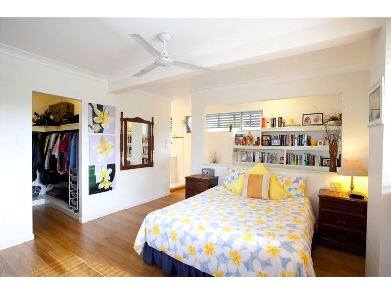 98 Waitomo Street, Broadbeach Waters QLD 4218