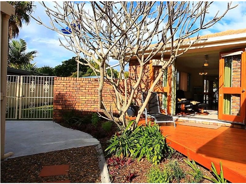 98 Waitomo Street, Broadbeach Waters QLD 4218