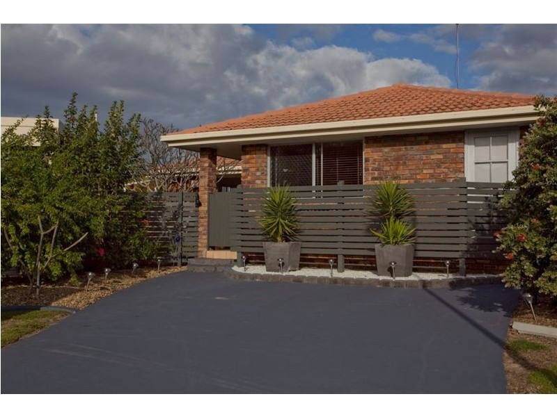 98 Waitomo Street, Broadbeach Waters QLD 4218