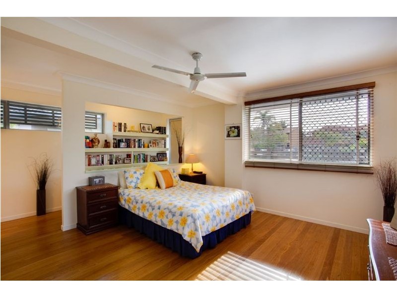 98 Waitomo Street, Broadbeach Waters QLD 4218