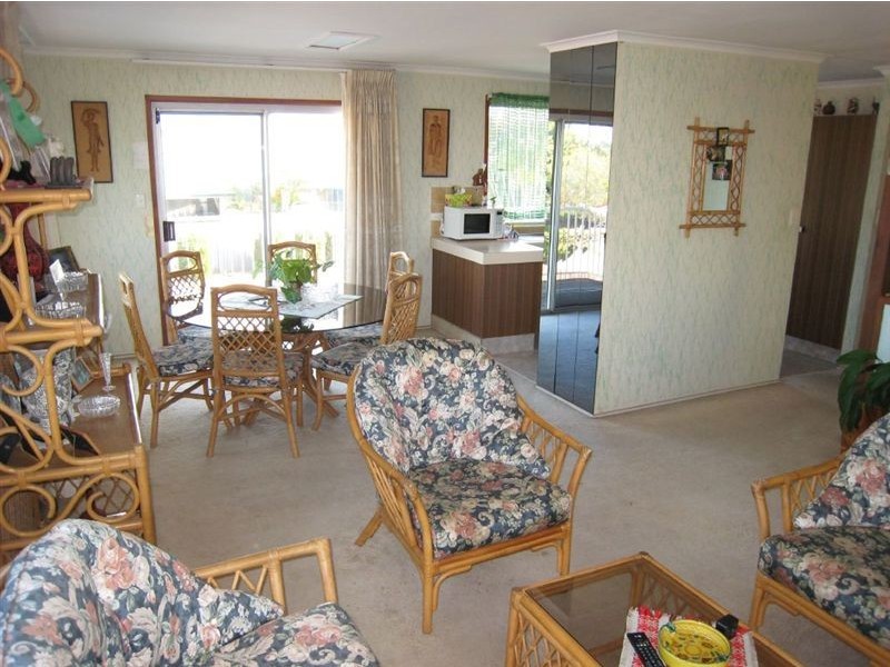 4 Waitomo Street, Broadbeach Waters QLD 4218