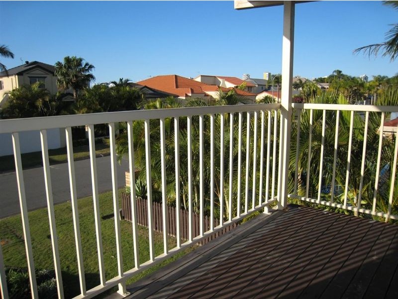 4 Waitomo Street, Broadbeach Waters QLD 4218