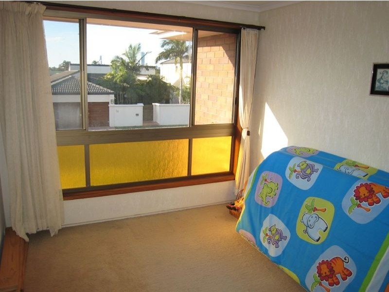 4 Waitomo Street, Broadbeach Waters QLD 4218