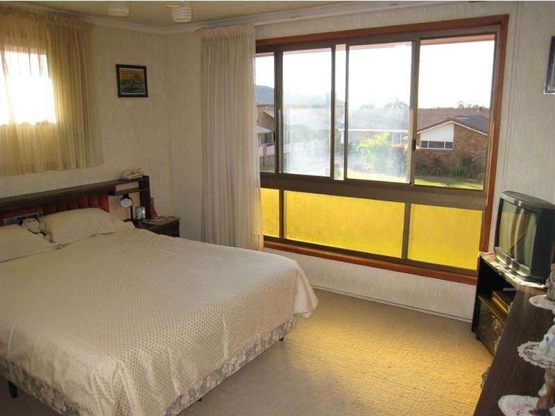 4 Waitomo Street, Broadbeach Waters QLD 4218