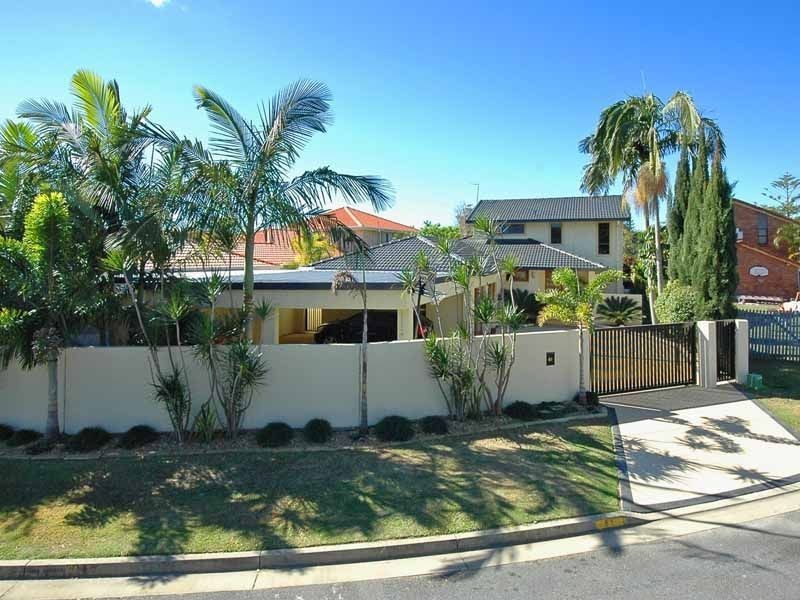 61 River Crescent, Broadbeach Waters QLD 4218