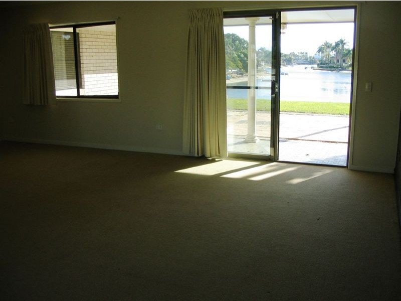 28 Bermuda Street,, Broadbeach Waters QLD 4218