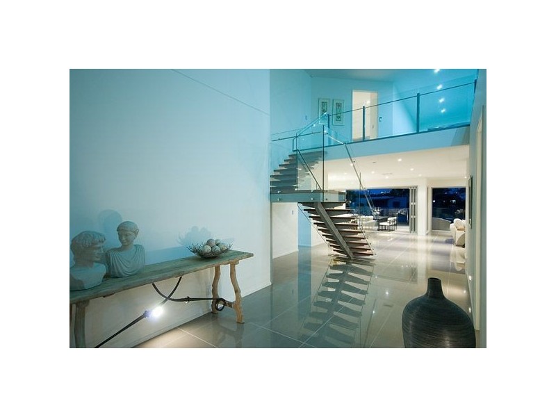 4 Rebecca Court, Broadbeach Waters QLD 4218